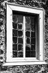 Le Manoir -Presrytère De Batiscan détail d'une des fenétres avec ses vitres datant du dix-huitième siécle 1927