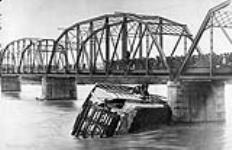 [Wreck of the "City of Medicine Hat" at Saskatoon, Sask.] 7 June 1908