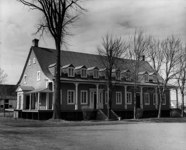 Le presbytère à St. Charles de Bellechasse ca. 1940-ca. 1957