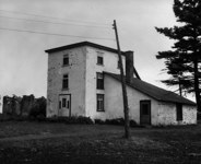 Vieux manoir où mourût Madeleine de Verchères, Ste. Anne de la Pérade, cté. de Champlain ca. 1940-ca. 1957