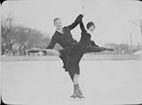 Winning pair (Melville Rogers and his wife Isobel (Tish) Blythe) in figure skating competition, University of Ottawa rink, King Edward and Nicholas Street, Ottawa, Ont., 1927
