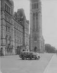 [Trans-Canada Tour, car loaned by Willy's Overland Sales Co. Ltd.,] Ottawa, Ont., 1932