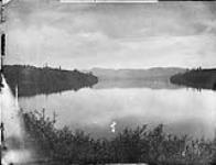 Vers l'amont, vue du lac McLeod, à partir du fort 14 July 1879
