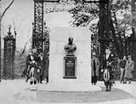 Sir Walter Scott Monument, Public Gardens [2 November 1932].