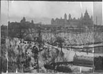 Parliament Buildings and part of Major's Hill Park, Ottawa, Ont ca. 1920
