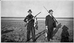 Duck shooting near Langdon, Alta., Sept. 22, 1914 22 Sept. 1914