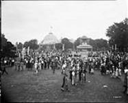 [Crowds around the Gooderham Fountain, Canadian National Exhibition, Toronto, Ont.] [Sept. 1936]
