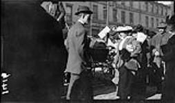 Women with bundels in St. Lawrence Market 31 Oct. 1914