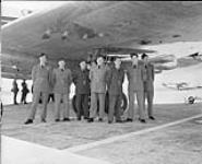 Comet aircraft tour, group under wing 22 June 1953