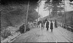 Wagons collided on hill on Kingston Road, [Toronto, Ont.] 7 Apr., 1918