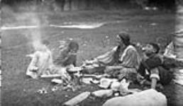 Gypsy woman and her children at a camp near Lambton [Mills], on the Humber River, [Toronto, Ontario.] Oct. 12, 1918