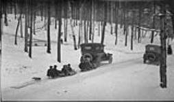 Automobile pulling sleighs and toboggans in High Park [Toronto, Ont.], 29 Dec., 1918 December 29, 1918.