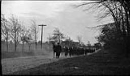 Advance guard of batteries on march from Niagara Camp to Bronte, Ont 2 Nov. 1915