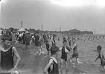 Sunnyside Beach, Sunday afternoon, Toronto, Ont July 17, 1921