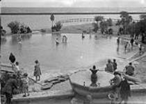 (Sunnyside) Children's wading pool. (Toronto, Ont.) Sept. 3, 1928