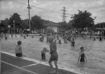 (Sunnyside) Bathing Pool at Sunnyside (Toronto, Ont.) July 29, 1930