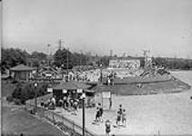 (Sunnyside) Sunnyside swimming pool. (Toronto, Ont.) July 1934
