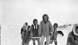 [Inuinnait men women, and children, with a dog] Original title: Copper Eskimos 1931