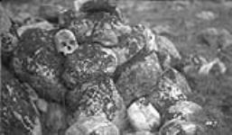 Kingnait fiord, no metal found in grave. [N.W.T.] 1936.