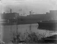 Government drydock. Old gates lock launching a concrete ship. Nov. 14, 1917