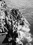 Soldats du « Cameron Highlanders of Canada » dans une péniche de débarquement avant le raid sur Dieppe August 19, 1942.