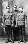 Jeunes hommes de Metcalfe, qui se sont enrôlés dans le 77e Bataillon, Corps expéditionnaire canadien vers 1914