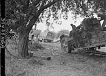 German long range gun abandoned by Jerry on way to Seine 30 Aug. 1944