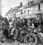 Personnel of No.2 Provost Company, Canadian Provost Corps (C.P.C.), talking with French civilians, Fleury-sur-Orne, France, 20 July 1944 July 20, 1944.