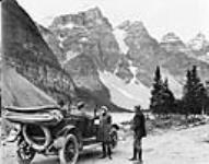 Automobile party of tourists at Moraine Lake in the Valley of the Ten Peaks 1918