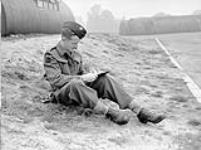 Major G.F.P. Bradbrooke of The Saskatoon Light Infantry (M.G.) after completing his British parachute course at the Royal Air Force Parachute Training School, Ringway, England, 12 September 1942 September 12, 1942.