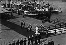 (Québec Tercentenary) Prince of Wales and party saluting while national anthem is being played, Québec, QC 1908