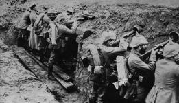 German soldiers in trenches during the Battle of the Marne 1914