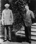 Rt. Hon. Sir Wilfrid Laurier and William Lyon Mackenzie King at Sydney Fisher's home 12 août 1915