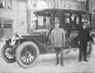 Vehicle and chauffeur, Laurier House, Ottawa, Ont. Nov. 1914 Nov. 1914