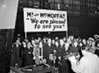 La foule se rassemble pour assister au baptême au champagne du navire U.S.S. Danville lors de la cérémonie de lancement au chantier naval Montreal Vickers 13 nov. 1942