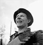 Le bûcheron et abatteur finlandais Ollie Brackoos avril 1943