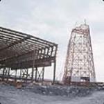 Construction du pavillon de la Grande-Bretagne pour l'Expo 67 [ca. 1966-1967].