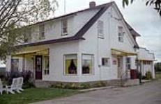 [Bureau de poste de Val-Paradis, Québec] [document iconographique] / [Photographié par] [Anatole Walker] 1982