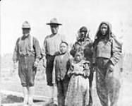 Uluksak (far left) and Sinisiak (second from left) with an Inuit family 1919