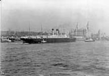 Ocean steamer at landing stage Liverpool [ca. 1900-1910].