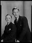 Mme Arthus Mackey et Arthur et Gordon (jumeaux) December 12, 1936