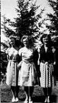 Trois jeunes femmes non-identifiés  (copie) [between 1977-1988]