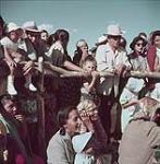 Spectators at the annual Sun Dance ceremony at the Blood Indian Reserve, near Cardston, Alberta.  [Spectateurs à la cérémonie annuel «Sun Dance» à la Reserve indienne Blood, près de Cardston, Alberta.] août 1953