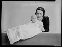 Harlow, Mrs. W. and Baby 9 janvier 1937
