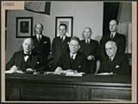 Le ministre tchécoslovaque au Canada et ses six représentants lors d'une mission à Ottawa March 1945