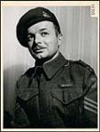 Le sergent James P. Griffiths dans son uniforme des Royal Canadian Electrical and Maintenance Engineers April 1945