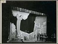 Gratien Gélinas jouant Fridolin dans une scène des « Fridolinades » March 1945