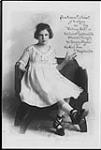 Laura Cuthbert en costume pour la représentation de la pièce de Wilson P. MacDonald, « In Sunny France » 1925
