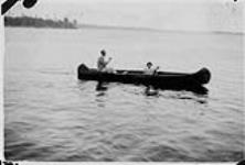 Wilson P. MacDonald and friend canoeing 01 août 1926
