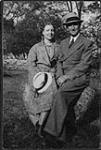 Wilson P. MacDonald and Dorothy Ann MacDonald at "Abbey Dawn," Ontario 23 mai 1937